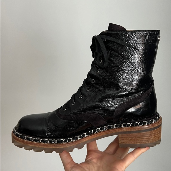 Chanel black patent leather chain link trim accent ankle boots combat booties 40 - Picture 10 of 16